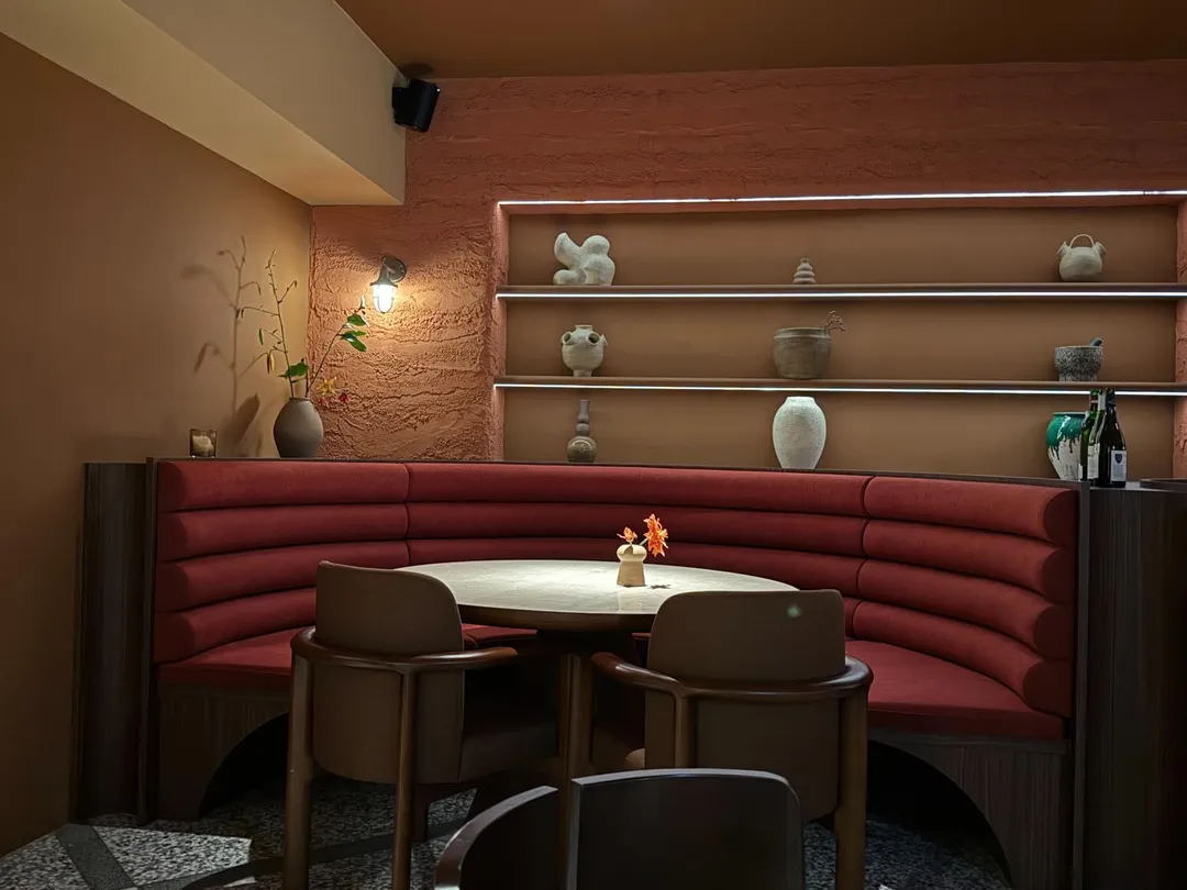 卡座沙發用餐區。（圖／黃宏輝提供）