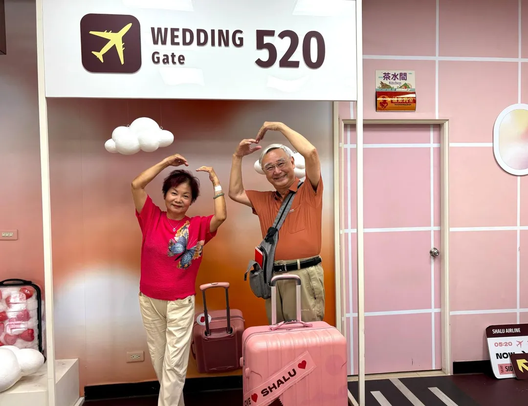 50年前的初戀重逢,梁先生與陳小姐選在520前往沙鹿戶所登記結婚,圓滿青春遺憾。(圖/台中市政府)