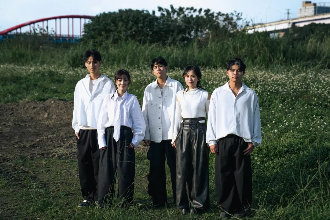 「公館青少年」由(左起)吉他手政廷、主唱Lucy、鼓手阿傑、貝斯手婉鈴及主唱Adam組成。(圖/遠雄創藝 提供)