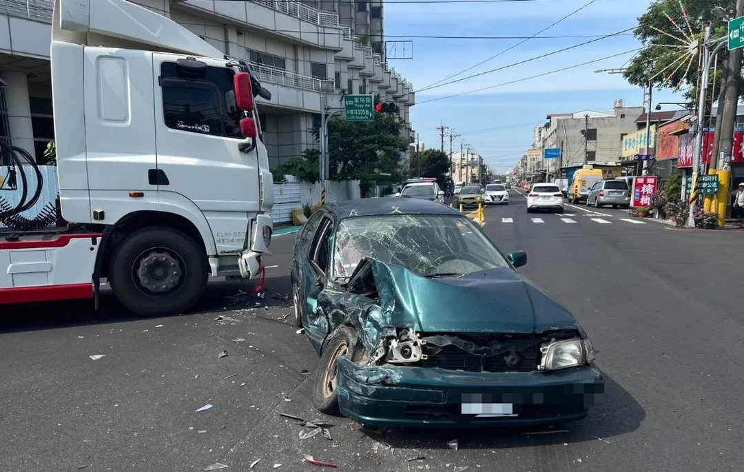 嘉義中埔鄉今發生一起車禍。（圖／翻攝畫面）