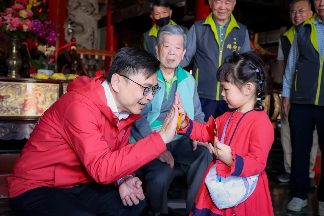 賴瑞隆加碼中央的成長津貼。(圖/截自賴瑞隆臉書)