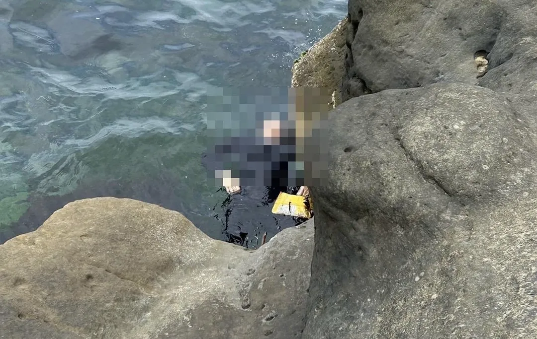 瑞芳台2線海邊發現一具女性浮屍。（圖／翻攝畫面）