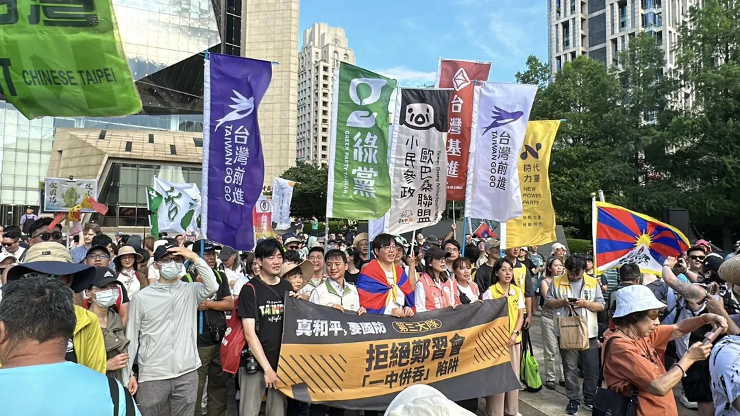 親綠民團5月23日下午發起真和平要國防遊行。（中天新聞）