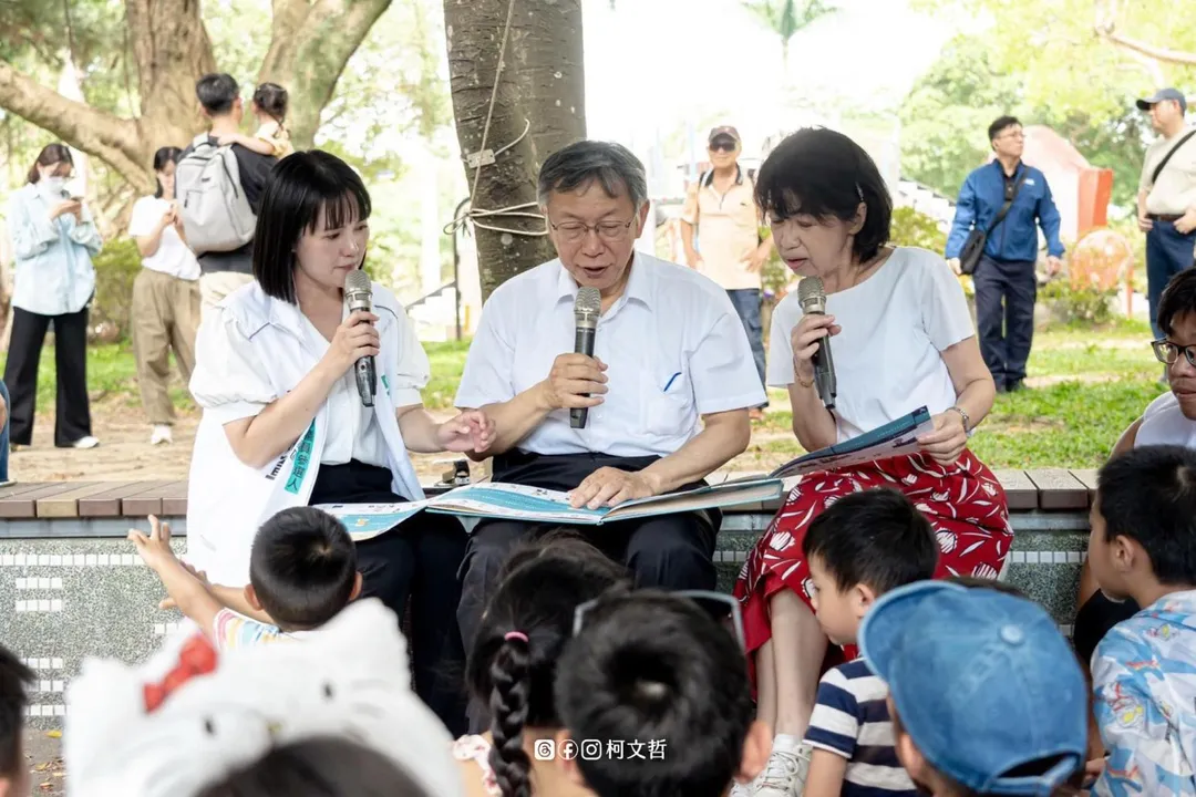 柯文哲和陳佩琪出席親子活動，不料遇到「吃屎哥」鬧場蛋襲。（圖／翻攝柯文哲臉書）