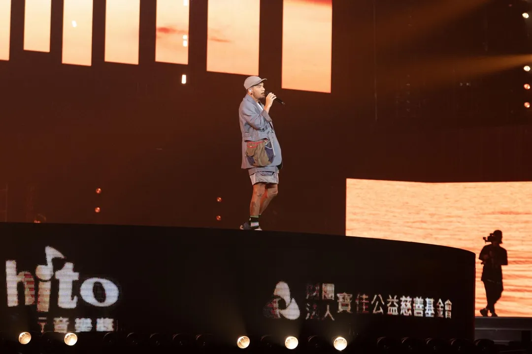 張震嶽23日在《2026 hito流行音樂獎頒獎典禮》擔任表演嘉賓。(圖/Hit Fm聯播網提供)