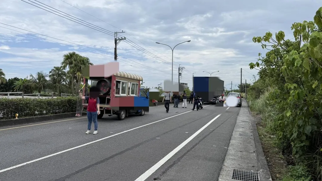 後車駕駛酒測值為零,並否認有撞擊老翁,詳細肇因仍待釐清。(圖/警方提供)