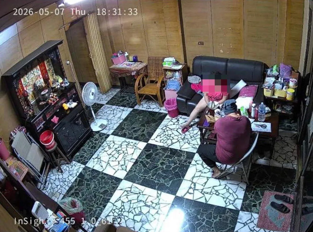 家屬發文怒批，牛大福在明知媽媽不識字、身邊沒有家人照顧情況下拿離職文件到家裡讓她簽。（圖／翻攝畫面）