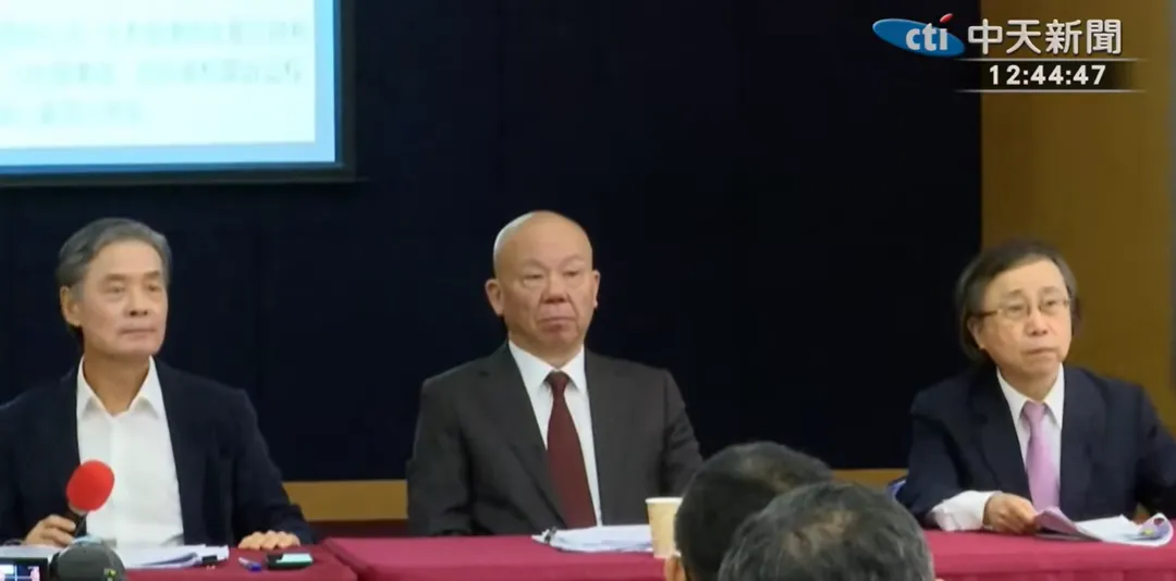 金溥聰等人25日召開記者會說明馬英九基金會財政紀律案。（圖／中天新聞）
