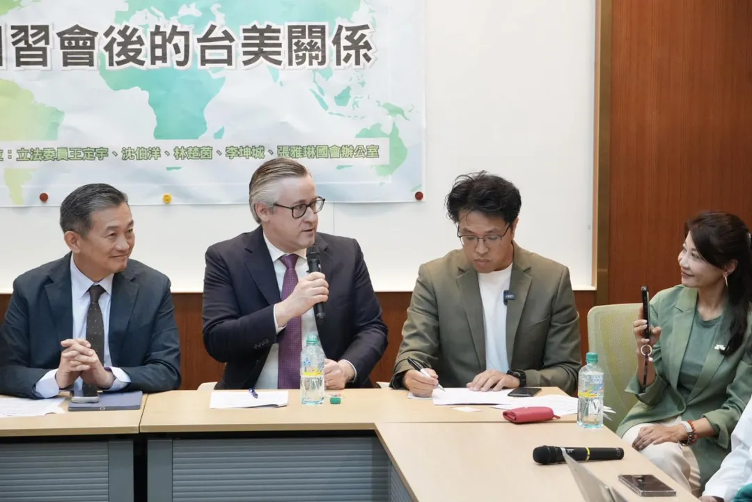 詹姆士敦基金會主席孟沛德(中)。(圖/截自林楚茵臉書)