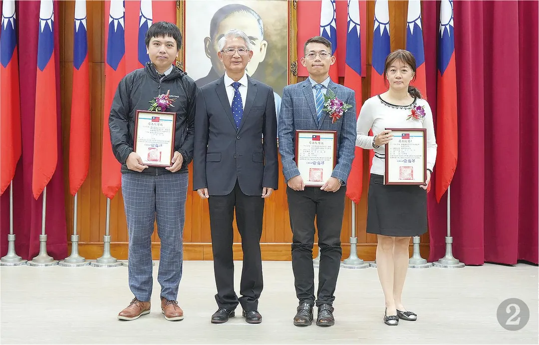 柯文哲案二審受命法官呂寧莉（右一）。（圖／司法院官網）