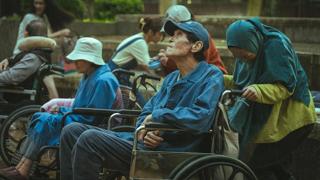《當阿嬤變成阿公》以一場驟雨引發的靈魂錯置為起點，呈現人情味滿滿的溫馨喜劇。（圖／台北電影節 提供）