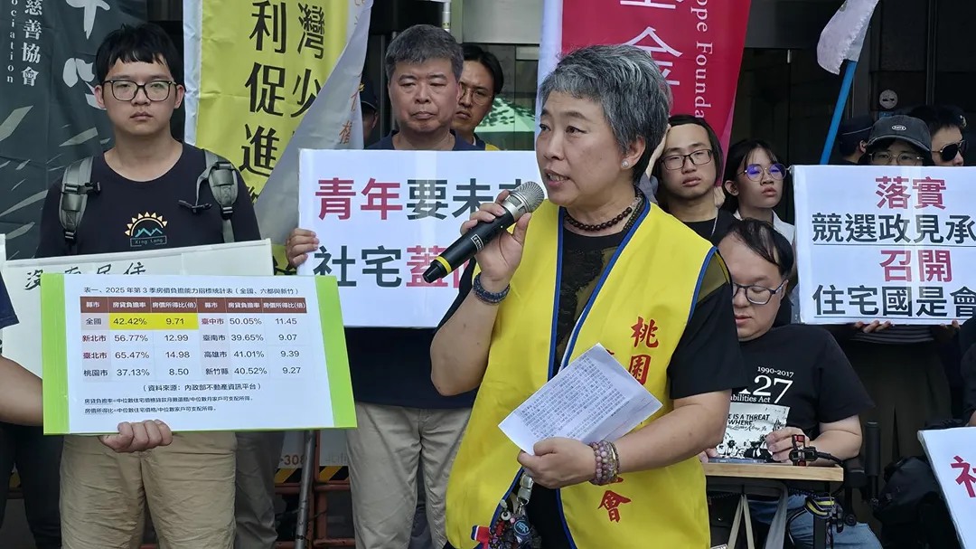 民團不滿內政部將賴清德承諾13萬戶社宅政見縮水剩4萬戶。（圖／民團提供）