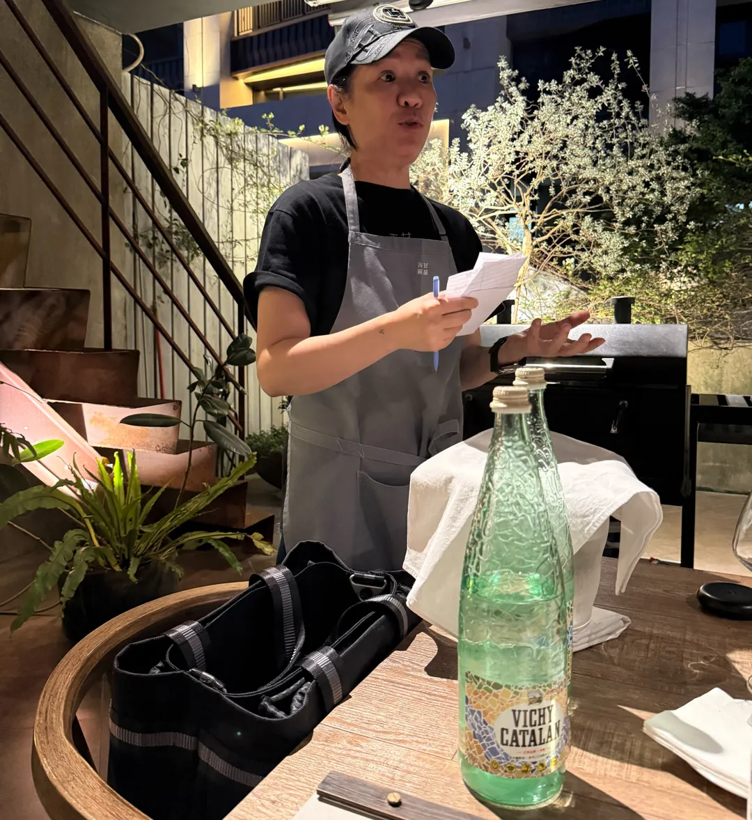 服務人員專業又誠懇推薦菜色。（圖／黃宏輝提供）