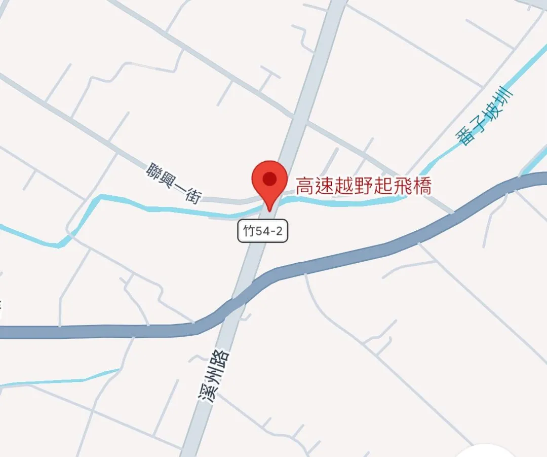 一處被命名為「高速越野起飛橋」的景點。（圖／翻攝自Google Maps）