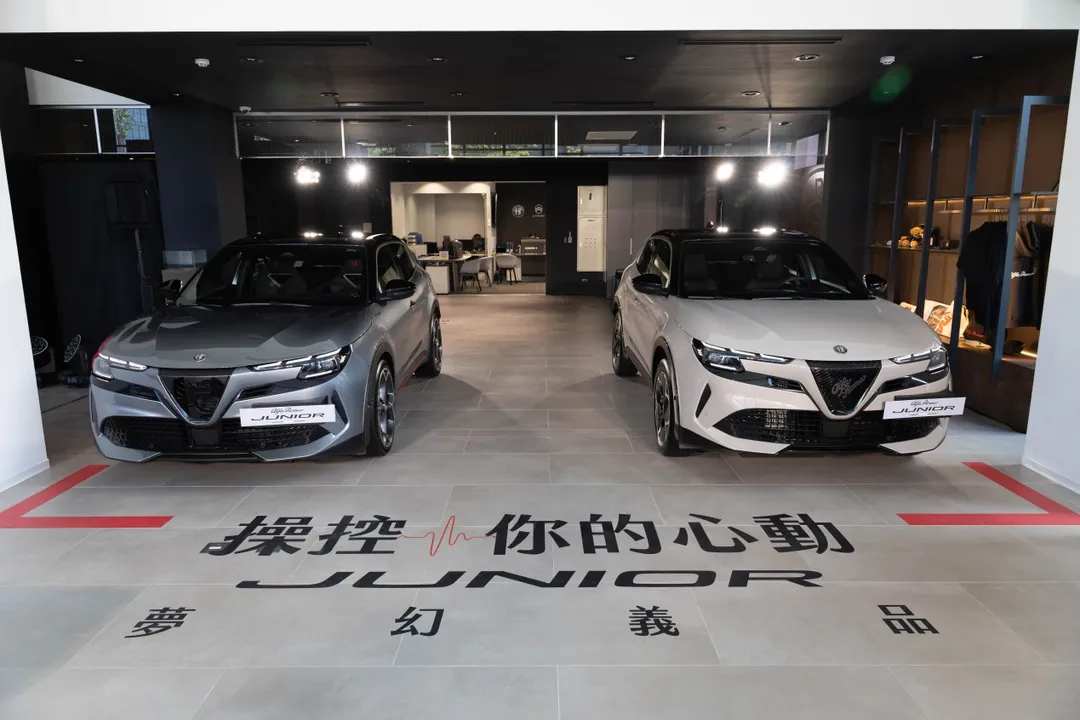 Junior不僅主打義式設計，更試圖以性能化設定與高辨識度外型，在豪華小休旅市場中開闢不同定位。（圖／中天車享家）