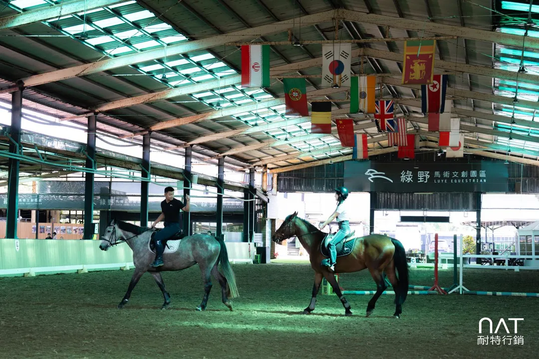 李素敏練習基礎馬術。(圖/耐特行銷提供)