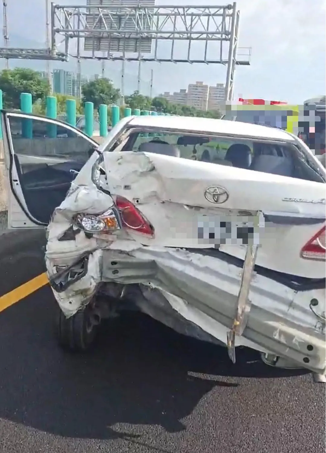 車禍當下慘烈畫面。(圖/中天新聞)