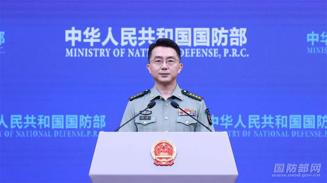 蔣斌主持大陸國防部例行記者會。（圖／翻攝大陸國防部網站）