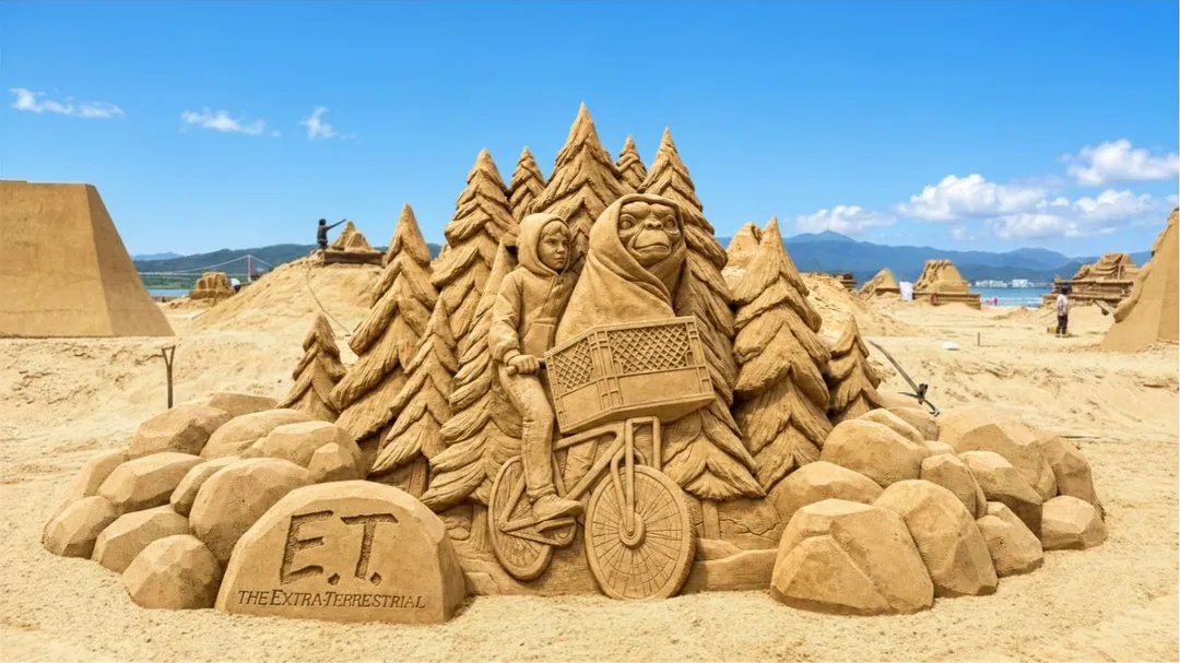 沙雕作品《E.T.》。（圖／福容大飯店提供）