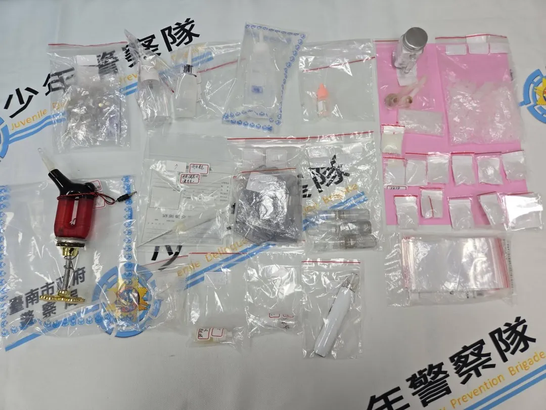 台南市警察局少年警察隊日前成功查獲涉嫌販毒的毒鴛鴦。(圖/翻攝自臉書/大台南新聞論壇)