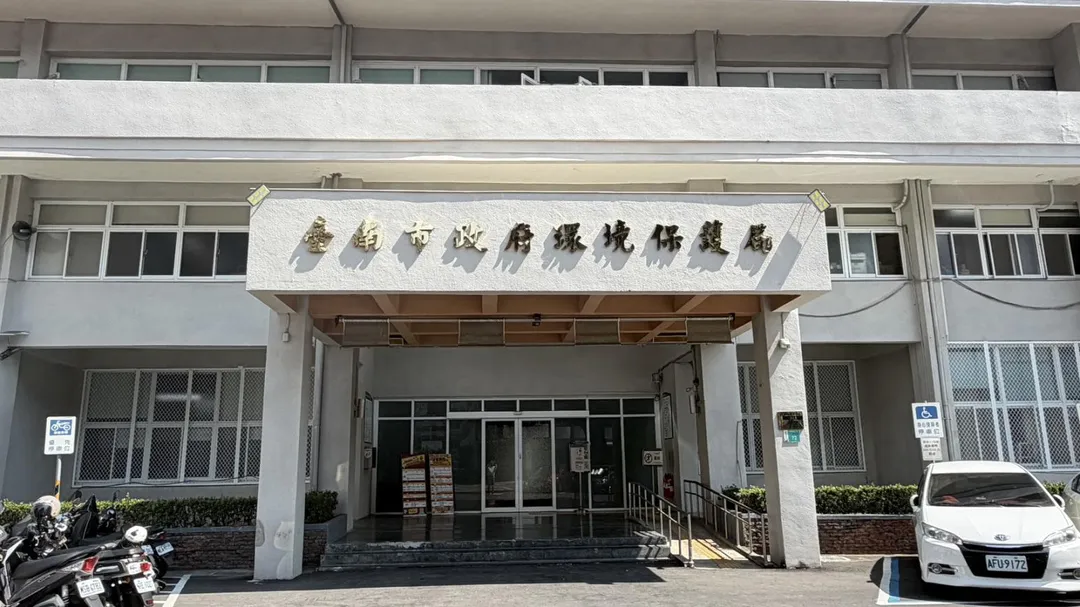 台南市環保局已派員前往稽查,後續將擇期出動怪手開挖釐清真相。(圖/中天新聞)