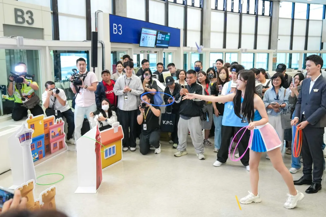 活動現場特別邀請旅客下注預測勝負，炒熱現場氣氛。（圖／富邦勇士提供）