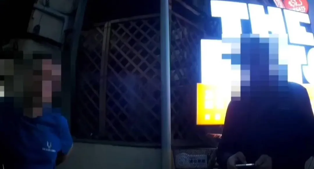 下午時分，員警在執行巡邏勤務時行經西屯區工業區一路，注意到一名騎乘機車的駕駛神情緊張、頻頻偷瞄員警，且有違規「落跑」行為。（圖／警方提供）