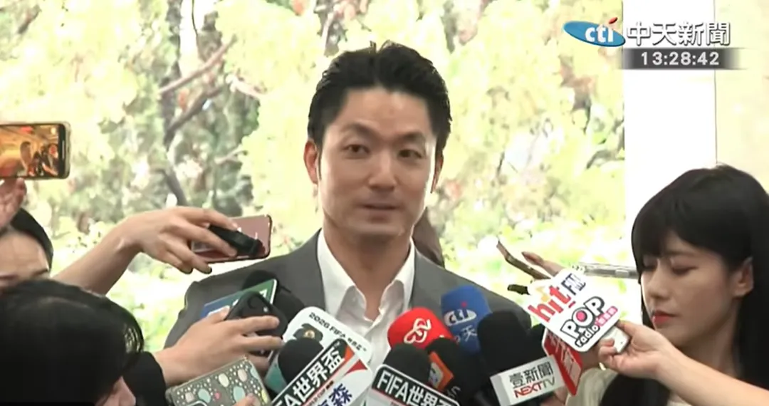 蔣萬安1日赴議會備詢前受訪。（圖／中天新聞）