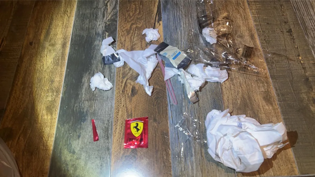 高雄鳳山某間摩鐵5 月30日發生命案，未送醫當場由警方接手處理。（圖／警方提供）