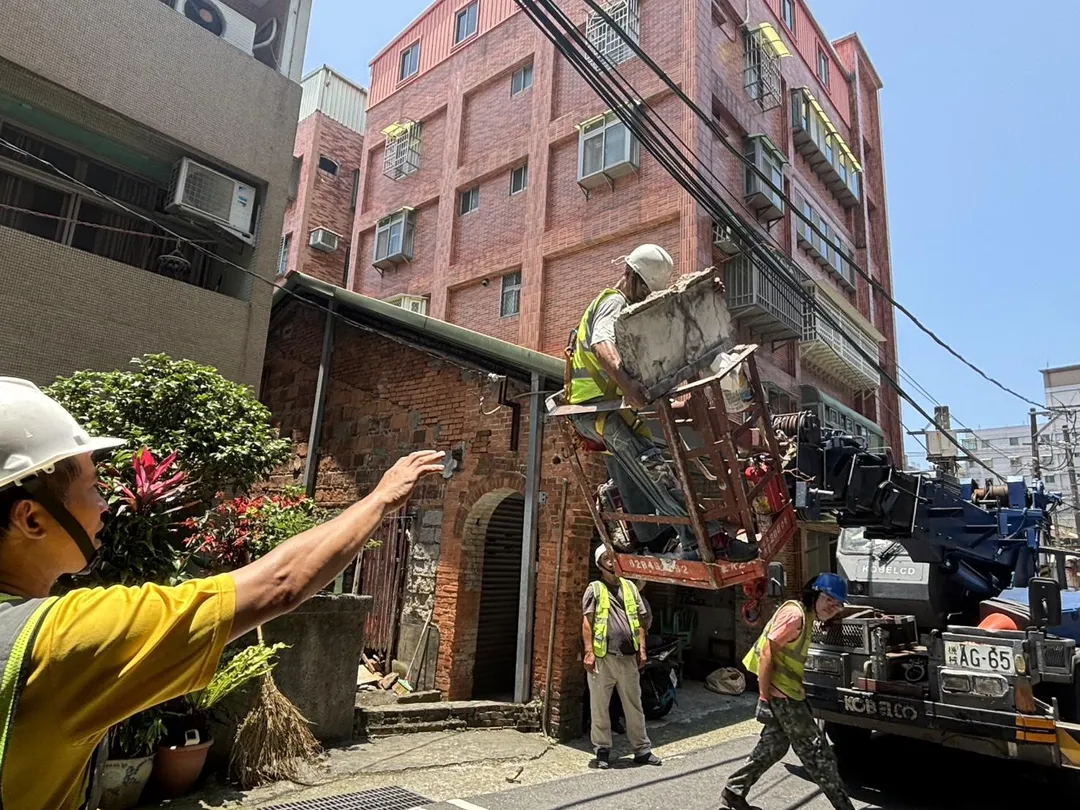 現場搶修畫面。（圖／新北工務局提供）
