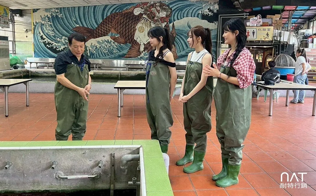 崔洪邏感謝釣蝦場老闆熱情接待。（圖／耐特行銷提供）