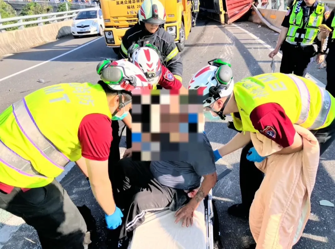 警消救援畫面。（圖／消防局提供）
