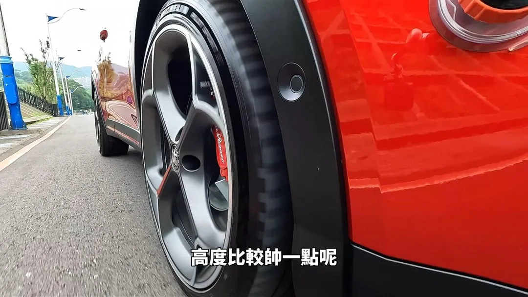 車長僅4173mm的小巧尺碼,不僅具備靈活都會機動性,也進一步強化運動化形象。(圖/中天車享家)
