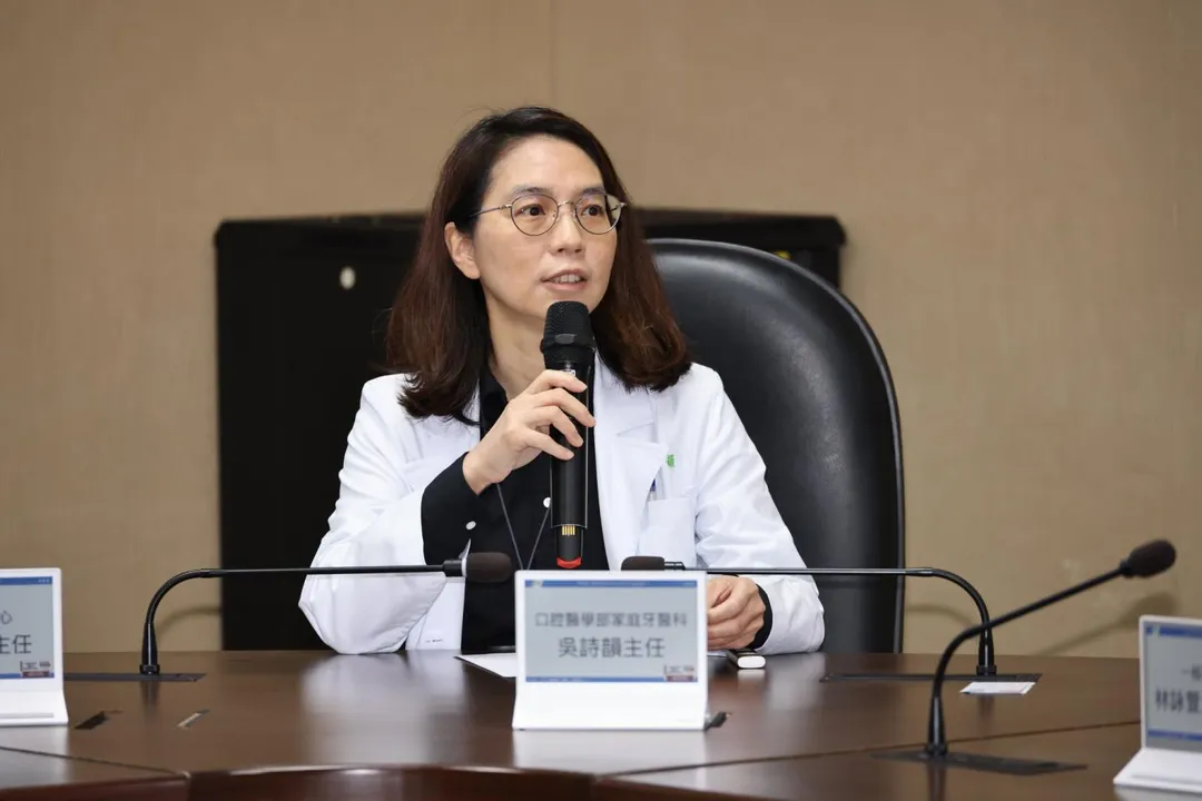 家庭牙醫科吳詩韻主任表示，缺牙越多、無法正常咬合的長者，罹患輕度認知障礙或阿茲海默症的風險也越高。（圖／臺北榮總）
