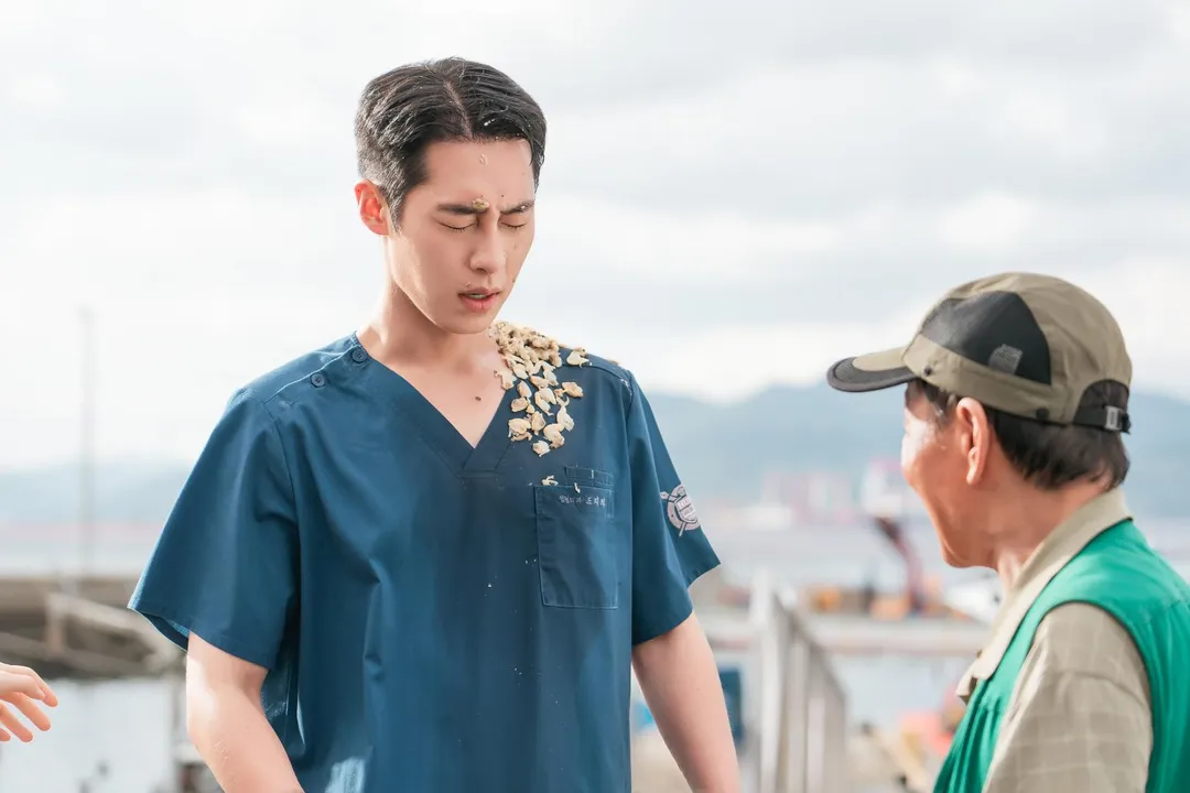 李宰旭透露,《醫到孤島愛上你》是自己入伍前最後一部作品。(圖/Disney+ 提供)