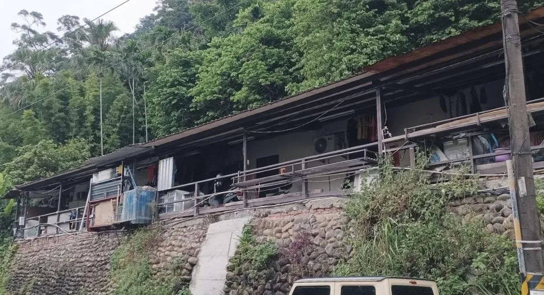 新北市新店山區下午發生縱火案。（圖／翻攝畫面）