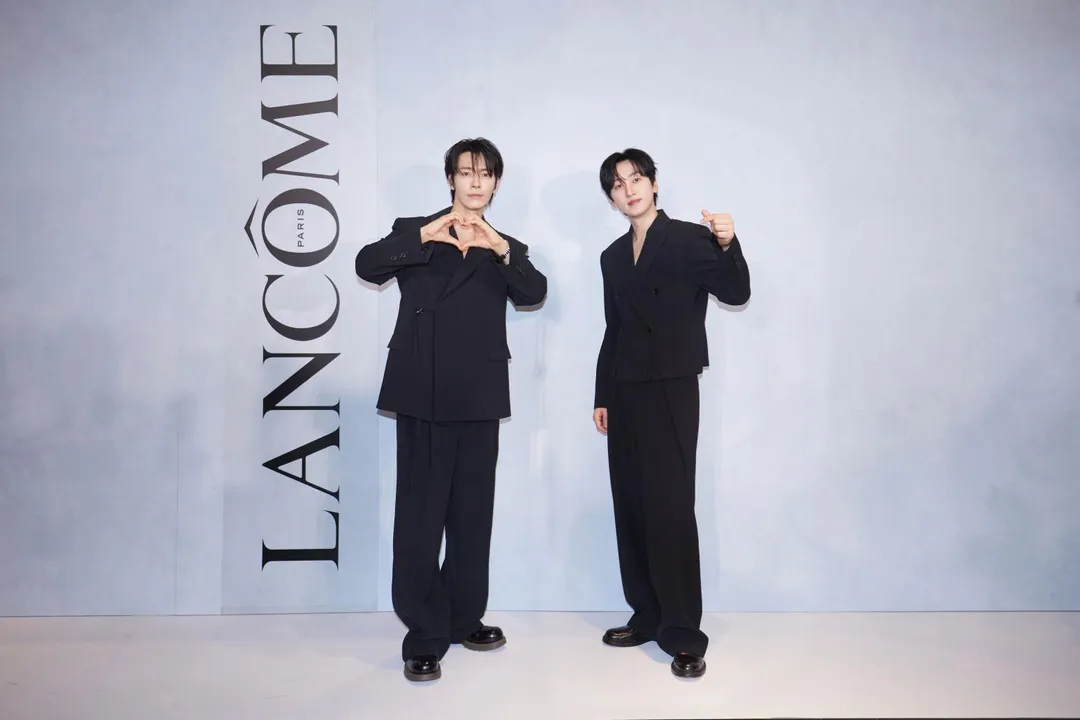 SUPER JUNIOR-D&amp;E成員東海（左起）、銀赫現身信義區。 (圖/蘭蔻提供)