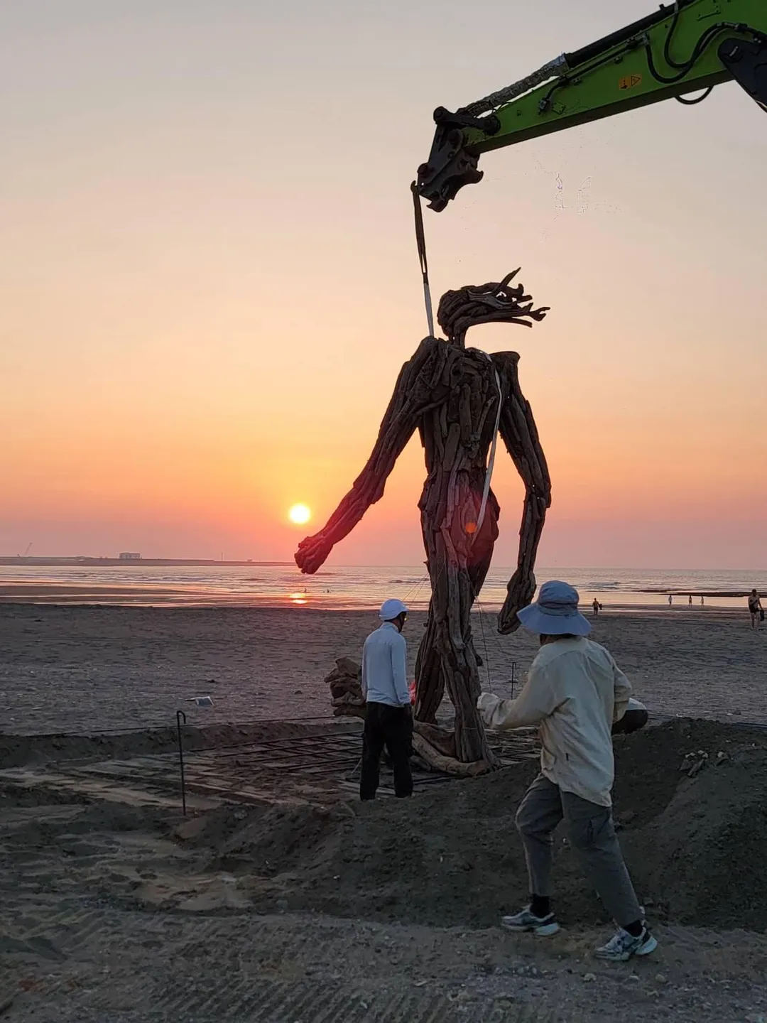 韓國藝術家金昌煥於觀音濱海遊憩區作品《歸海》。（圖／2026桃園地景藝術節）