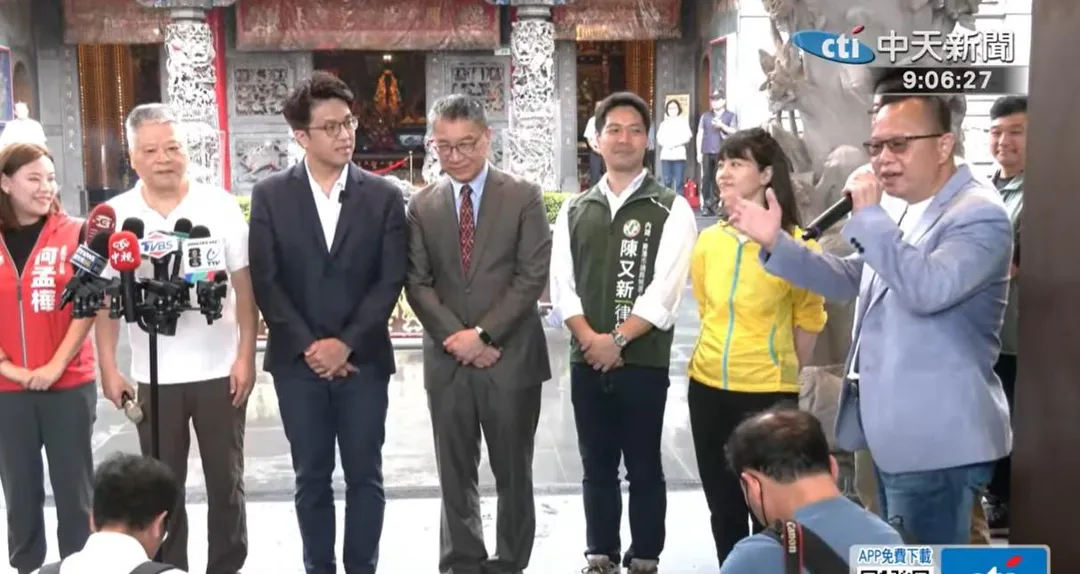 民進黨台北市長參選人沈伯洋出場,綠營市議員參選人到場造勢。(中天新聞)