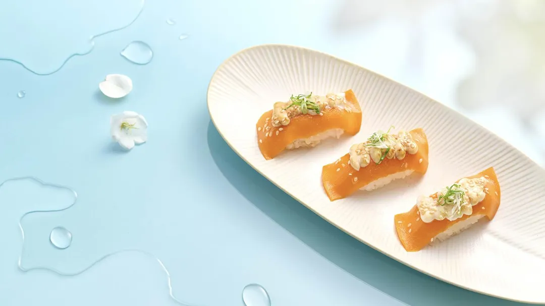 蔬食百匯「果然匯」同步推出夏季菜單，自6月5日至8月31日以當令時蔬與清新開胃的酸甜果香風味為靈感，推出8道「盛夏沁涼好味」。（圖／饗賓集團提供）