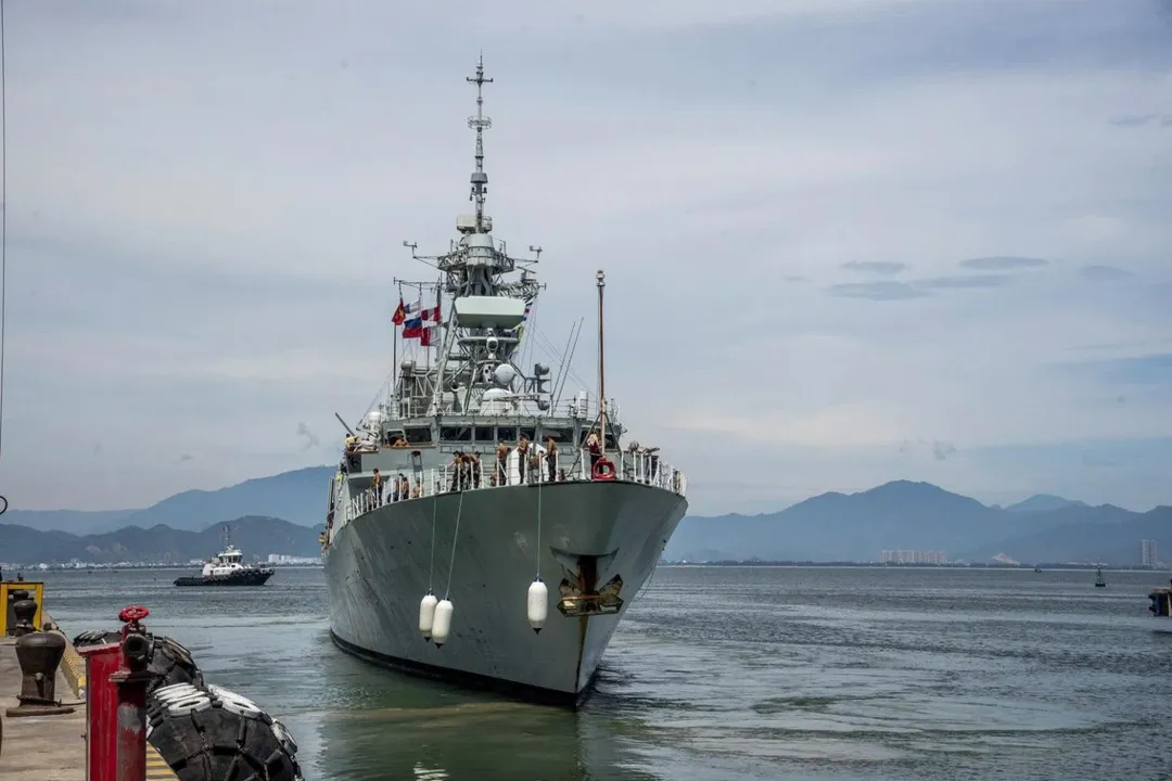 加拿大海軍的夏洛特鎮號(FFH 339)巡防艦5月訪問越南。(圖/截自夏洛特鎮號臉書)