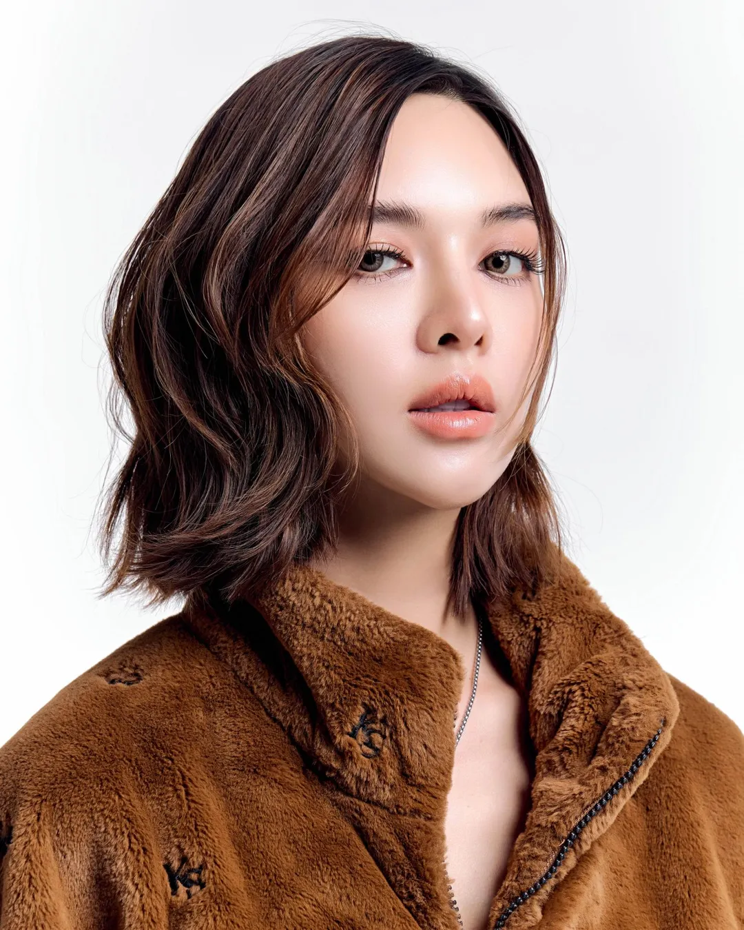 YING近期升格當上主角，主演新劇《Buy My Boss》。(圖/in橙映娛樂、Frt提供)