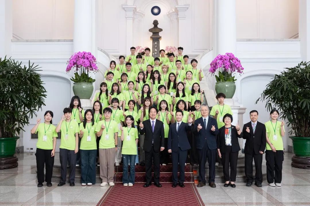 賴清德接見青年海外和平志工團。(圖/總統府)
