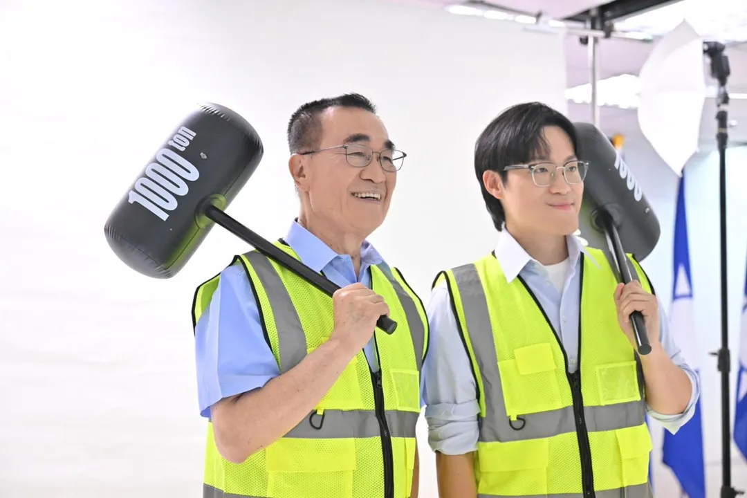 李四川、陳以樂合拍定裝照。(圖/李四川競辦提供)