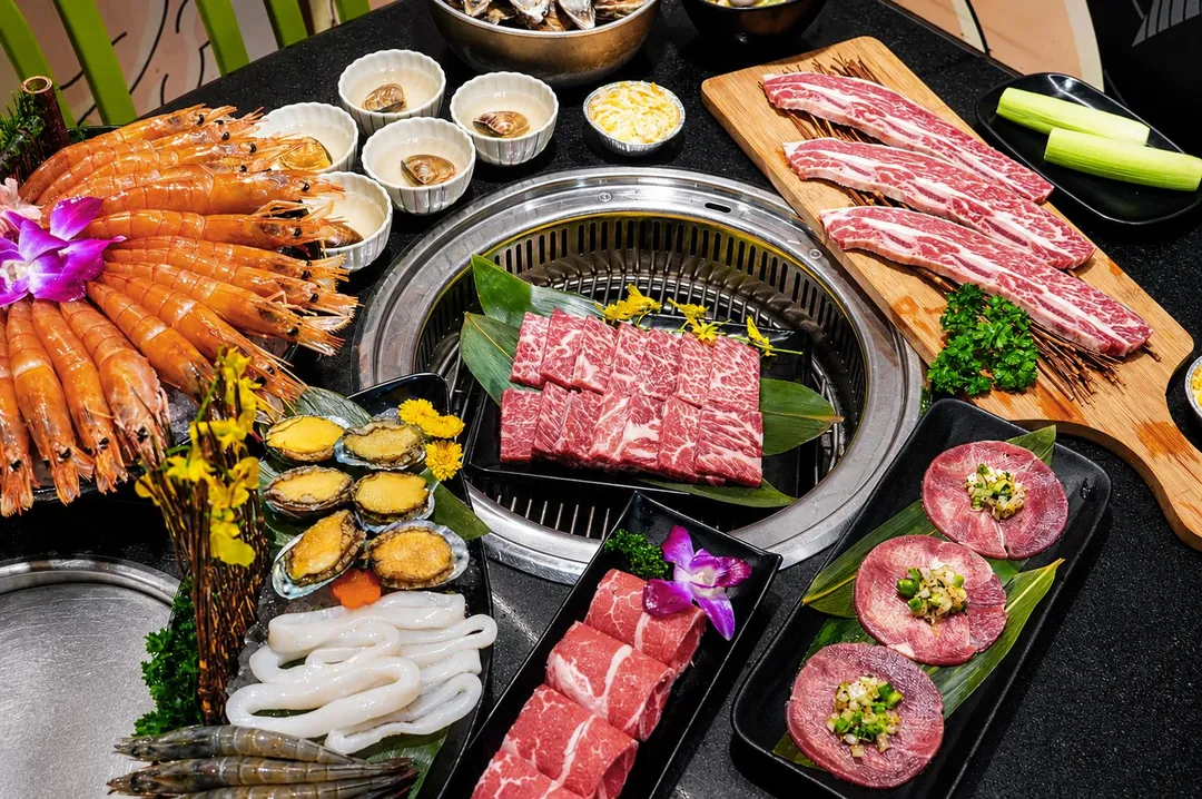 辣集團品牌-熊一頂級燒肉 謝師宴、親友聚餐 九孔鮑魚吃到飽，澎湃感與儀式感直接拉滿！（圖／馬辣集團提供）
