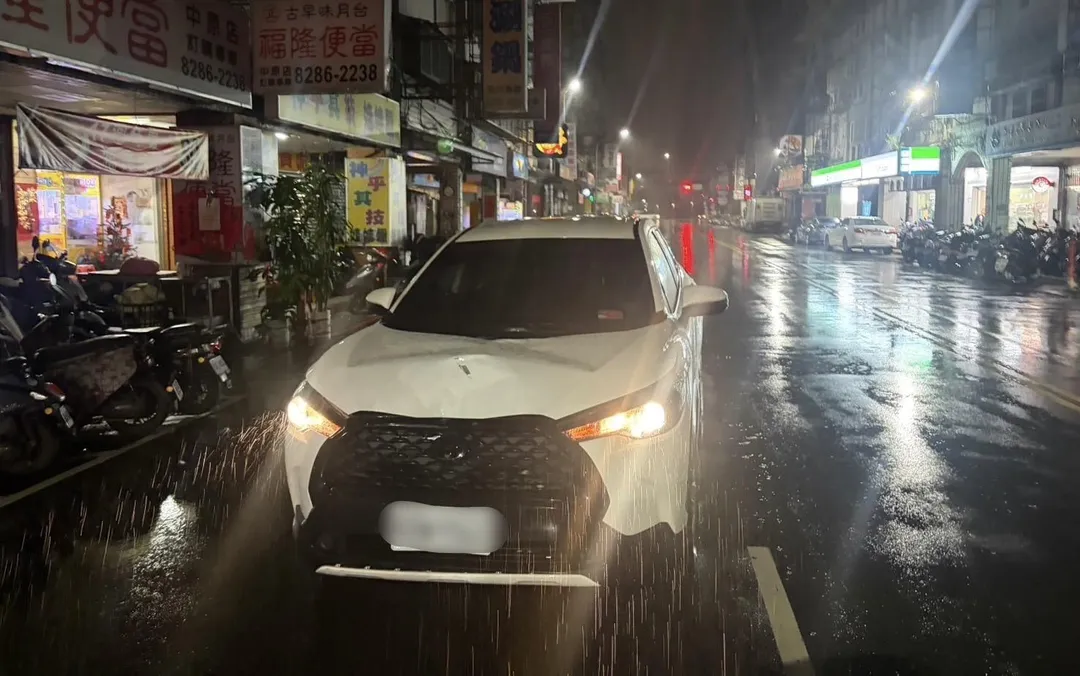 林女毒駕開休旅車撞飛老翁。（圖／翻攝畫面）