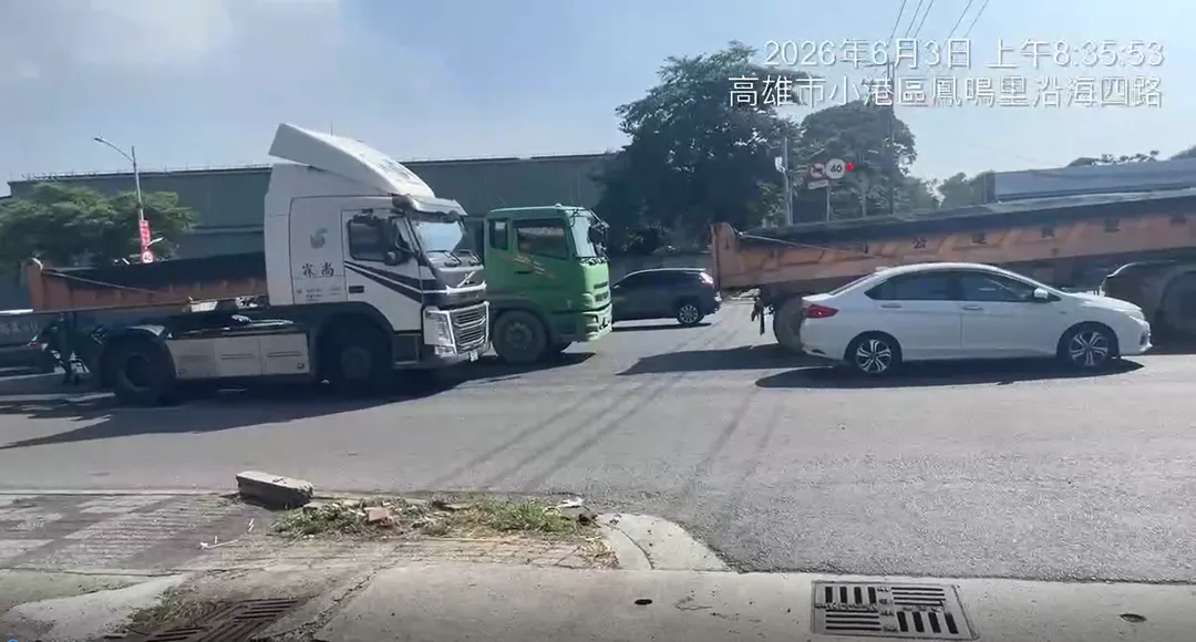 高雄南星計畫收容土方現場爆亂象。（圖／要健康婆婆媽媽高雄團、高雄市鳳鼻頭文化工作協進會、南部反空污大聯盟、高雄市健康空氣行動聯盟、大林蒲和鳳鼻頭在地居民提供）