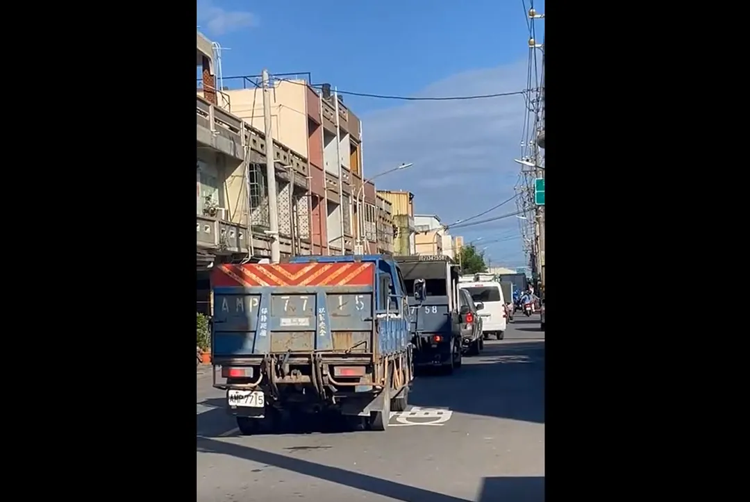 高雄南星計畫收容土方現場爆亂象。（圖／要健康婆婆媽媽高雄團、高雄市鳳鼻頭文化工作協進會、南部反空污大聯盟、高雄市健康空氣行動聯盟、大林蒲和鳳鼻頭在地居民提供）