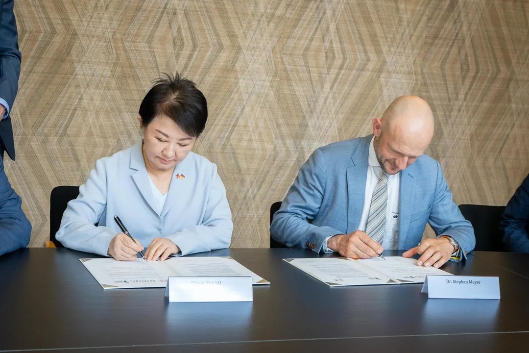 盧秀燕與哥利茲縣縣長邁耶簽署國際交流合作備忘錄(MOU)。(圖/台中市政府提供)