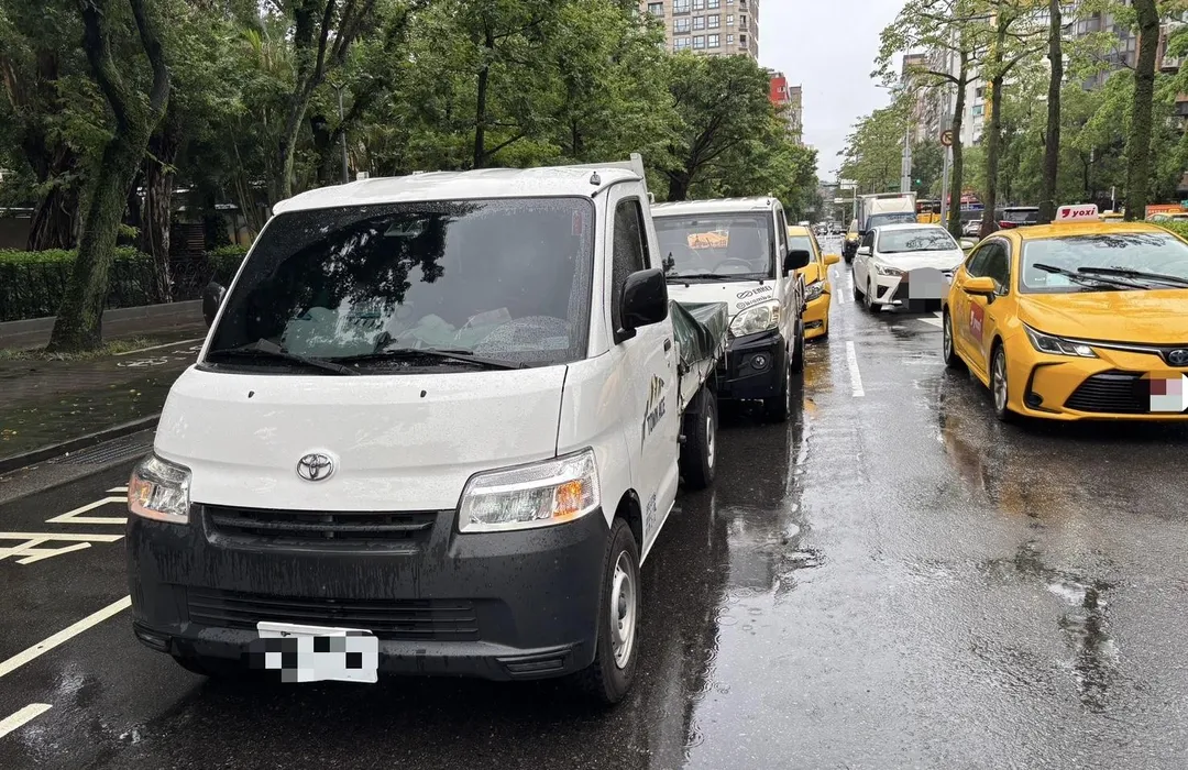 2台貨車遭追撞幸無人傷。（圖／翻攝畫面）